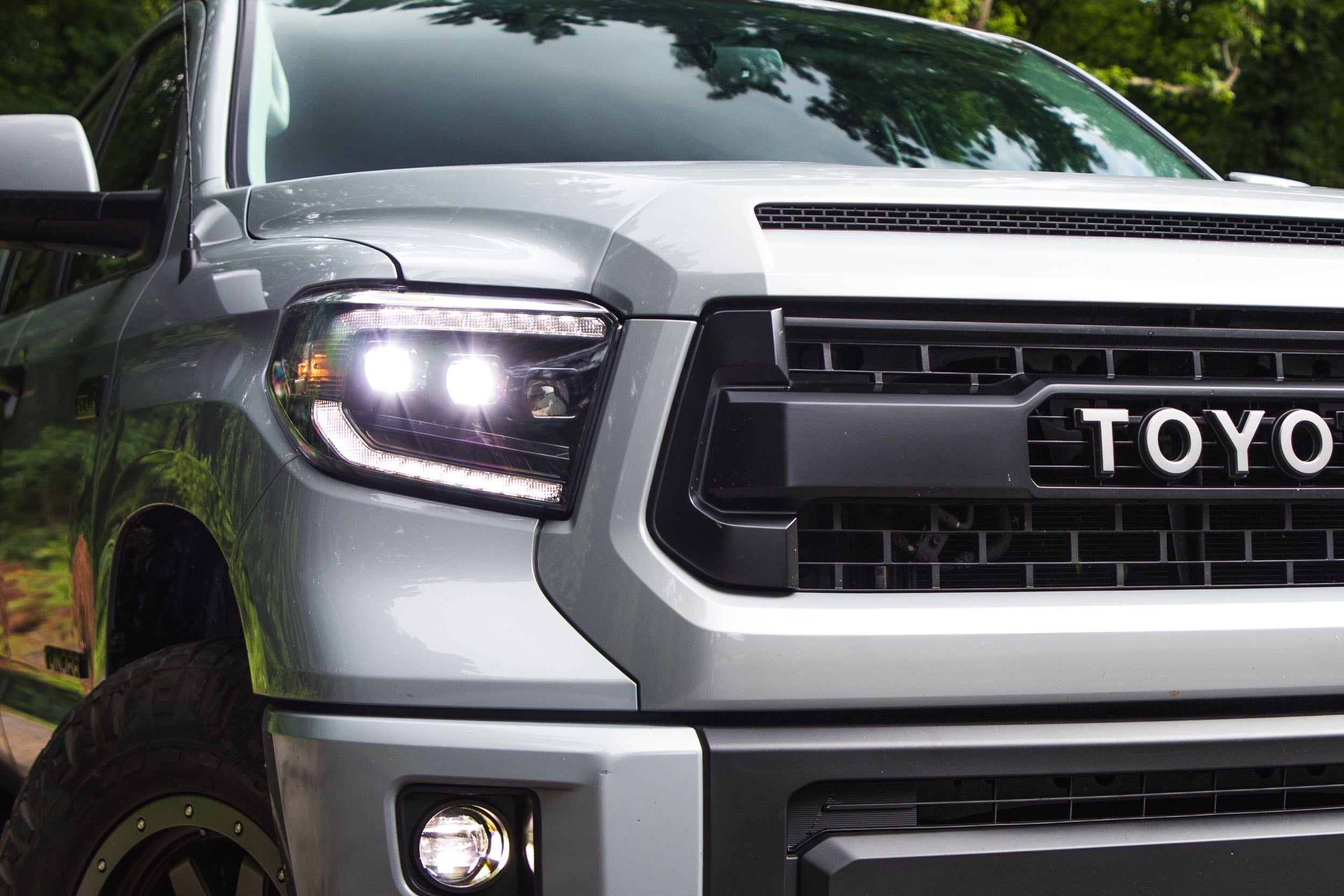 Toyota Tundra (14-20): XB LED Headlights White DRL