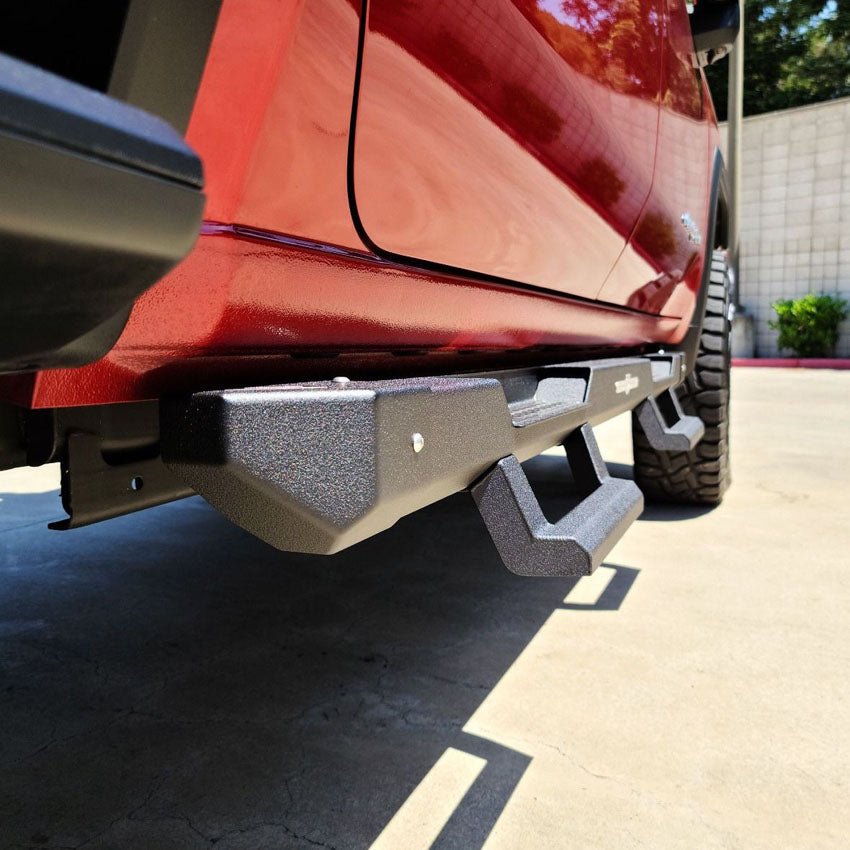 ATTITUDE MODULAR SIDE STEPS - BLACK - 2020-2022 CHEVY/GMC CREW CAB Chassis Unlimited Inc. 