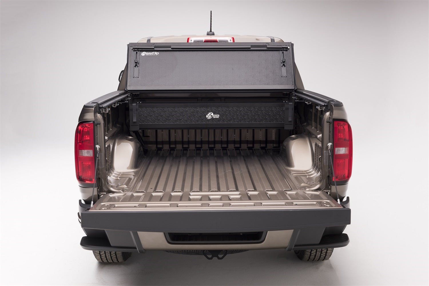 BAK 226126 - 15-20 Chevy Colorado/GMC Canyon 5ft Bed Flip G2